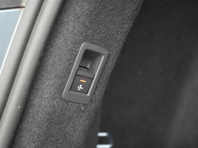 Audi Q4 e-tron 45 Quattro S Line 82 kWh 265pk Dealer O.H. | Trekhaak Af Fabriek | Panodak | Adaptive Cruise | Camera | Sportstoelen Memory & Verwarmd | Sfeerverlichting | Keyless | Navigatie | DAB |