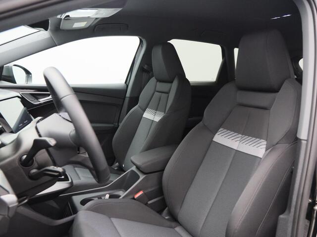 Audi Q4 e-tron 40 S Edition 63 kWh 204 Pk | Trekhaak | Stoelverwarming | Adaptive Cruise | Camera | CarPlay | Matrix LED | 20 Inch | 8.271 Km !!