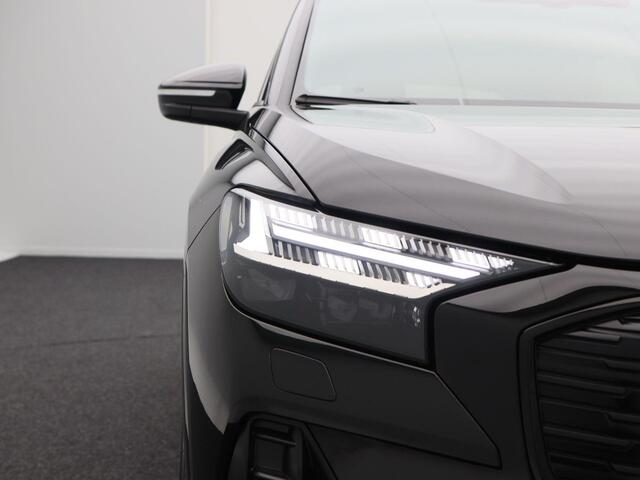 Audi Q4 e-tron 40 S Edition 63 kWh 204 Pk | Trekhaak | Stoelverwarming | Adaptive Cruise | Camera | CarPlay | Matrix LED | 20 Inch | 8.271 Km !!