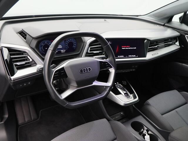 Audi Q4 e-tron 45 Advanced edition 82 kWh 286 Pk | Stoelverwarming | Camera | Trekhaak | Adaptive Cruise | CarPlay | Matrix LED | 19 Inch | 45.610 Km !!