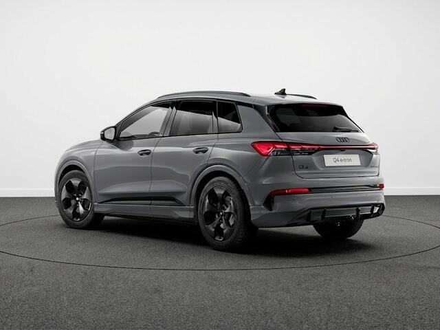 Audi Q4 e-tron S edition Quattro 82 KWh 340 pk | Optiekpakket zwart-glanzend | Privacy glas | Trekhaak | Leder/stof interieur |