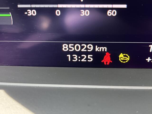 Audi Q4 e-tron 35 Launch edition 55 kWh / SOH 92%/ AUTOMAAT/ WARMTEPOMP/ PARK.SENSOREN V+A/ STOELVERWARM./ SMARTPHONE INTERFACE/ CRUISE/ ELEK.ACHTERKLEP/ KEYLESS/ DIGITAL DASH/ DAB/ CLIMA/ LED/ 19'' LMV