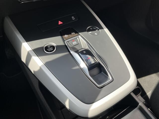 Audi Q4 e-tron 35 Launch edition 55 kWh / SOH 92%/ AUTOMAAT/ WARMTEPOMP/ PARK.SENSOREN V+A/ STOELVERWARM./ SMARTPHONE INTERFACE/ CRUISE/ ELEK.ACHTERKLEP/ KEYLESS/ DIGITAL DASH/ DAB/ CLIMA/ LED/ 19'' LMV