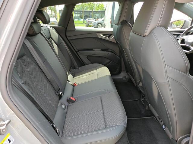 Audi Q4 e-tron 40 S edition 77 kWh 204pk | Navigatie | Stoelverwarming | Parkeercamera | Adaptief demping systeem | Warmtepomp