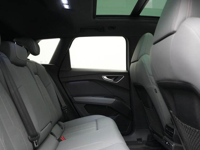 Audi Q4 e-tron 50 Quattro Edition One 2x S Line 77 kWh 300pk Dealer O.H. | Panodak | Head Up | Adaptive Cruise | Matrix LED | Camera | Lederen Sportstoelen Memory & Verwarmd | Keyless | Apple Carplay | Blis | DAB | 21"L.M |