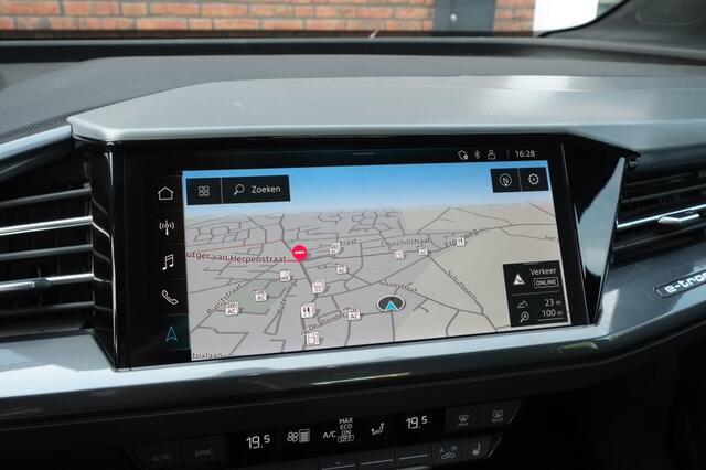 Audi Q4 e-tron 45 e-tron quattro S-line trekhaak, panorama