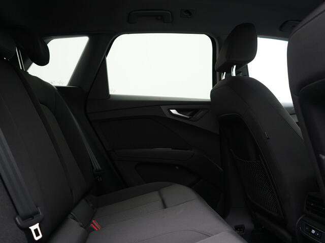 Audi Q4 e-tron 40 Edition 77 kWh 204pk Dealer O.H | Adaptive Cruise | Camera | Sportstoelen Verwarmd | BLIS | Keyless | Virtual | Navigatie | DAB | 19"L.M |