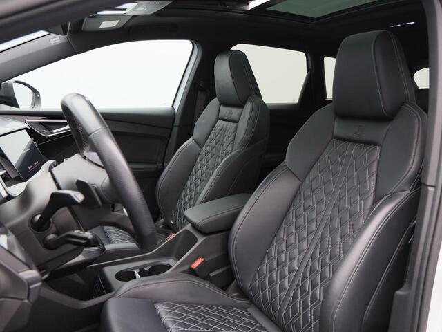 Audi Q4 e-tron 40 Launch edition S Competition 77 kWh 204 Pk | Stoelverwarming | Panorama dak | Adaptive Cruise | Matrix LED | Camera | CarPlay | 21 inch | 93.167 Km !!