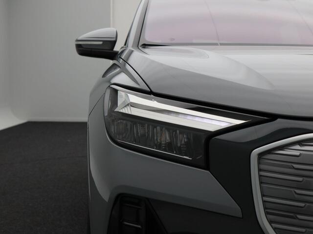 Audi Q4 e-tron 45 S-line 82 kWh 286 Pk | Head Up | Stoelverwarming | Adaptive Cruise | Memorie | Trekhaak | CarPlay | 20 Inch | 34.962 Km !!