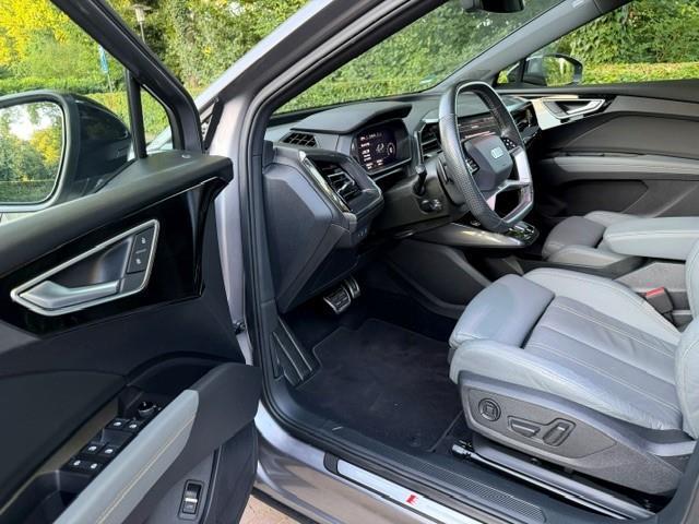 Audi Q4 e-tron 40 Launch Edition S Competition 77kWh/Trekhaak/Camera/Fabrieksgarantie