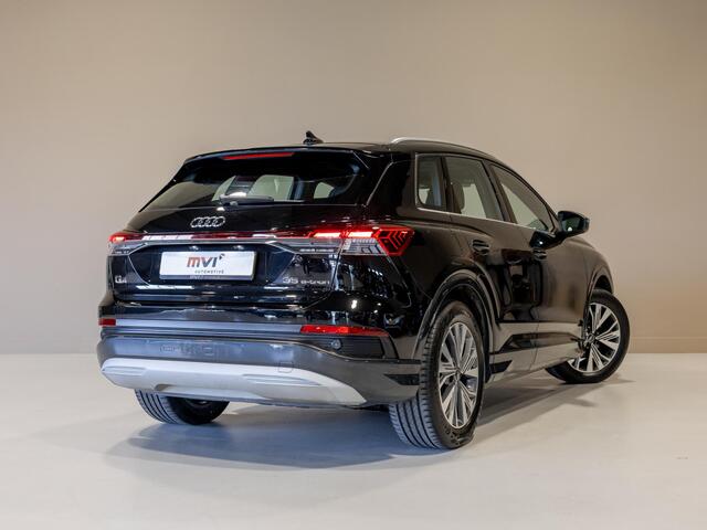 Audi Q4 e-tron 35 Launch edition 55 kWh 170pk / Panoramadak / Trekhaak / Lederen bekleding / Navigatie / Apple carplay /
