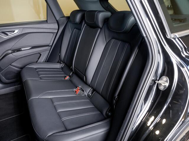 Audi Q4 e-tron 35 Launch edition 55 kWh 170pk / Panoramadak / Trekhaak / Lederen bekleding / Navigatie / Apple carplay /