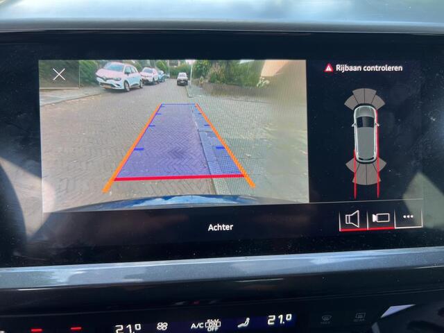 Audi Q4 e-tron 40 S-Line 77 kWh / AUTOMAAT/ WARMTEPOMP/ DIGITAL DASH/ ALCANTARA&LEDER/ CLIMATE/ STOELVERWARMING/ CRUISE/ NAVI