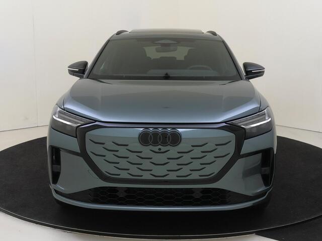 Audi Q4 e-tron S edition quattro performance 82 kWh | Panoramadak | Elek. verstelbare voorstoelen | Sonos Speakersysteem | 21 inch LM velgen | Head-up Display