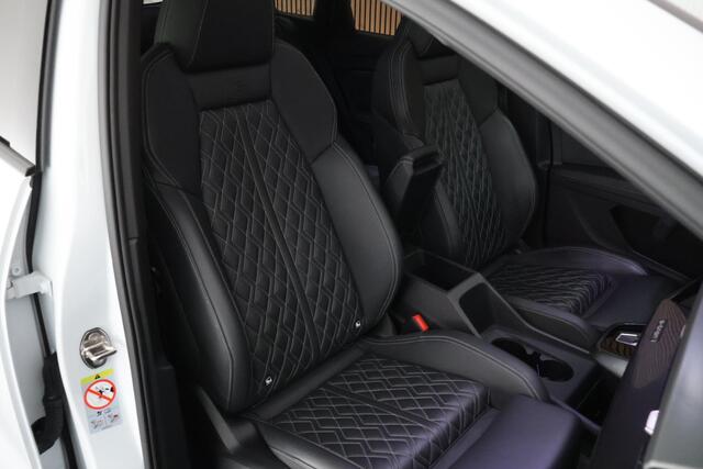Audi Q4 e-tron 40 Launch edition S Competition 204pk 77 kWh Trekhaak Camera Leder Keyless Stoelverwarming ACC Panoramadak 2x S-Line