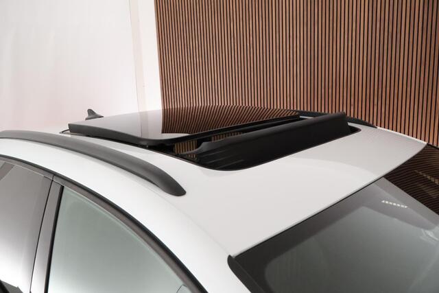 Audi Q4 e-tron 40 Launch edition S Competition 204pk 77 kWh Trekhaak Camera Leder Keyless Stoelverwarming ACC Panoramadak 2x S-Line