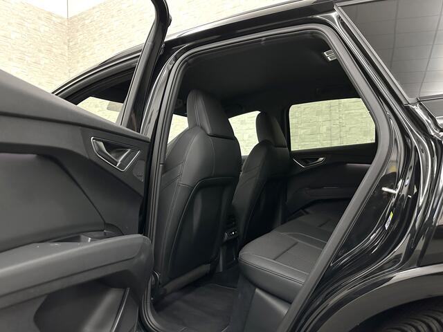 Audi Q4 e-tron 40 S-Line 77 kWh 204PK | Sportstoelen | Warmtepomp | Sonos Sound | H-Leder | 20" | 5x Q4 OP VOORRAAD! | Zwarte Hemelbekleding | S-Line in & Exterieur | Sportstuur | MMi+ | Rijklaarprijs! 27850,= excl. BTW.