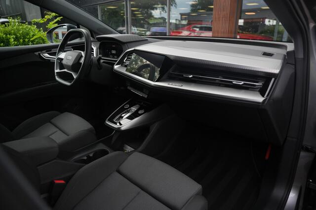 Audi Q4 e-tron 35 Launch edition Advanced 55 kWh Verkeersbord detectie Koplampreiniging Trekhaak uitklapbaar DAB Parkeersensoren voor en achter 20"L.M.