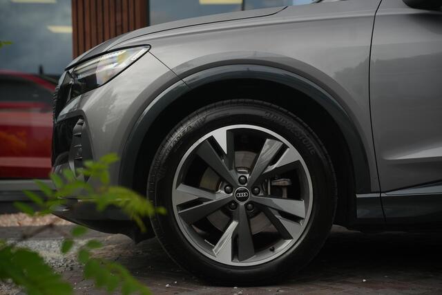Audi Q4 e-tron 35 Launch edition Advanced 55 kWh Verkeersbord detectie Koplampreiniging Trekhaak uitklapbaar DAB Parkeersensoren voor en achter 20"L.M.