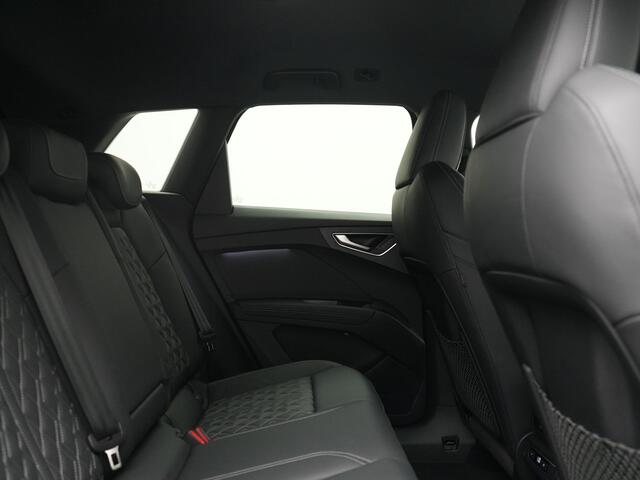 Audi Q4 e-tron 40 S edition 82 kWh 204pk Dealer O.H. | Adaptive Cruise | Head Up | Camera | Lederen Sportstoelen Memory & Verwarmd | Blis | Keyless | Matrix LED | Apple Carplay | Navigatie | DAB | 19"L.M |