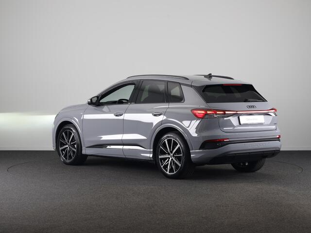 Audi Q4 e-tron 45 S edition Competition e-tron 82 kWh 286 pk | Navigatie | Stoelverwarming | Assistentiepakket plus | Comfortpakket | Ambient lichtpakket | Optiekpakket zwart plus | 20 inch Lichtmetalen velgen