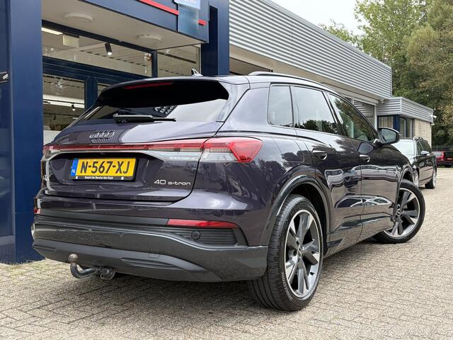 Audi Q4 e-tron 40 Launch edition Advanced 77 kWh / NL-Auto / Vol-Leder / Grote-Accu / Warmtepomp / Elektr.-Stoelen met Geheugen / Stoelverwarming / Matrix-LED / Standkachel / Trekhaak / Apple-Carplay & Android-Auto / Cruise-Control / Climate-Control / Elektr.-Achterklep / DAB Radio-Bluetooth / Navi / PDC / BTW-Auto / Camera-Achter / 20'' LMV / ENZ.