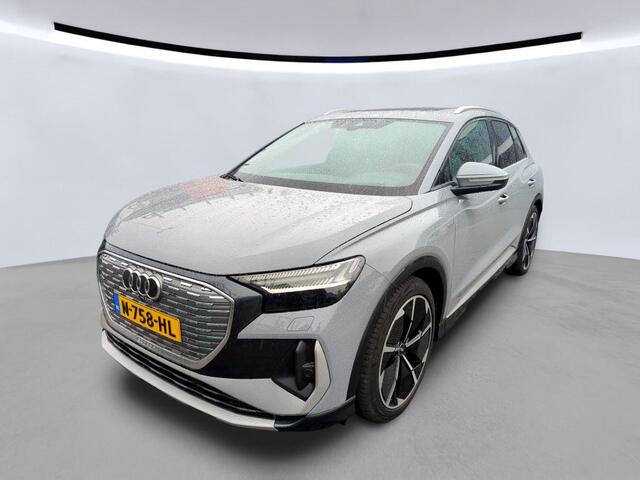 Audi Q4 e-tron 50 quattro 300pk S Edition 77 kWh / Zwart Leder / S-Line / Panoramadak / Navigatie / 21"LM Velgen / Camera / LED verlichting trans