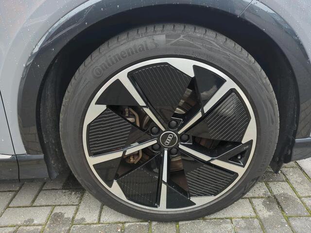 Audi Q4 e-tron 50 quattro 300pk S Edition 77 kWh / Zwart Leder / S-Line / Panoramadak / Navigatie / 21"LM Velgen / Camera / LED verlichting trans