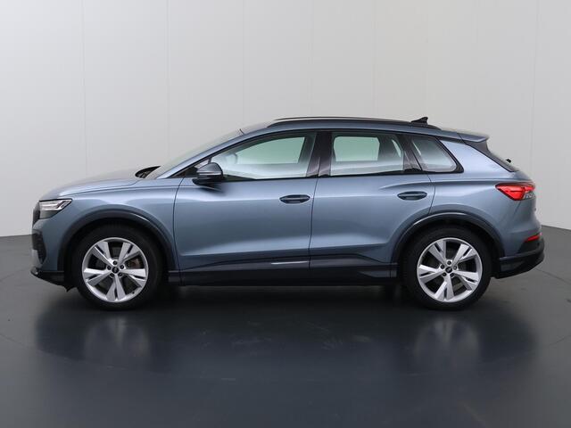 Audi Q4 e-tron 50 quattro Launch edition Advanced Plus 77 kWh | SOH 93% | Sportstoelen | HUD | Virtual CockPit | Ele.verstelbare stoelen + Geheugen | Camera | DAB | Apple CarPlay/Android Auto | Stoelverwarming | Adaptieve Cruise Control | SONOS Audio | Ele.kofferdeksel | Trekhaak |
