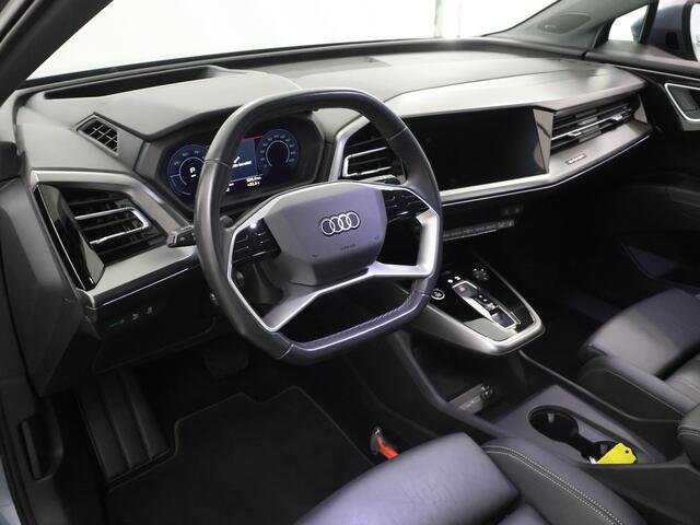 Audi Q4 e-tron 50 quattro Launch edition Advanced Plus 77 kWh | SOH 93% | Sportstoelen | HUD | Virtual CockPit | Ele.verstelbare stoelen + Geheugen | Camera | DAB | Apple CarPlay/Android Auto | Stoelverwarming | Adaptieve Cruise Control | SONOS Audio | Ele.kofferdeksel | Trekhaak |