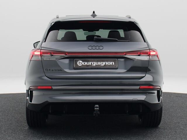 Audi Q4 e-tron S edition 45 | 82 kWh | 286 PK | 21 inch velgen | Privacyglas | Trekhaak | Panoramadak | Zwart optiek |