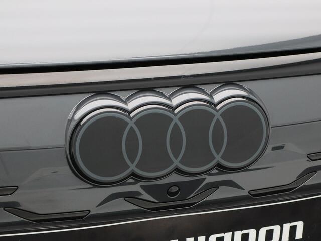 Audi Q4 e-tron S edition 45 | 82 kWh | 286 PK | 21 inch velgen | Privacyglas | Trekhaak | Panoramadak | Zwart optiek |