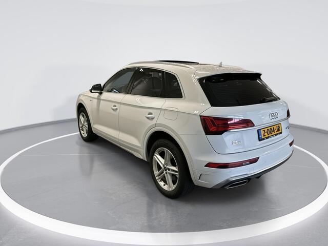 Audi Q5 50 TFSIe 300pk S-tronic S edition · Panoramadak · P-Sensoren · Elek. Trekhaak · Smartphone Interface · 19'' Inch ·