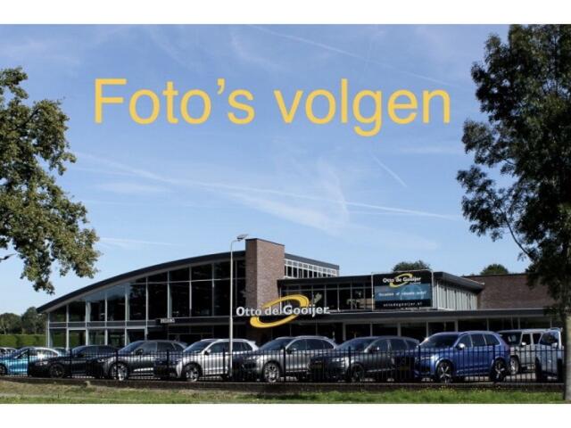 Audi Q5 2.0 TFSI quattro Launch Edition / Trekhaak / Panoramadak / Half leder / B&O / 20'' / Standverwarming / Parkeerhulp V+A / Navigatie / Cruise Control