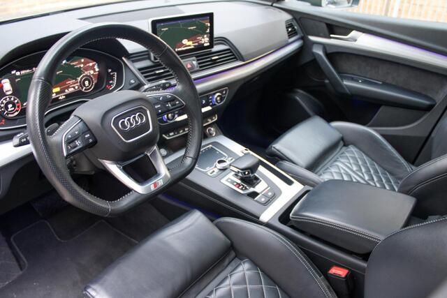 Audi Q5 55 TFSI e quattro Competition | BTW | Pano | RS-zetels | Dodehoek detectie | Stoelverwarming onder andere voorzien van Panorama dak, RS stoelen, Dodehoek detectie, Sfeerverlichting, Elektrische stoelen, Afgevlakt S-line stuur, Achteruitrijcamera, Parkeerh