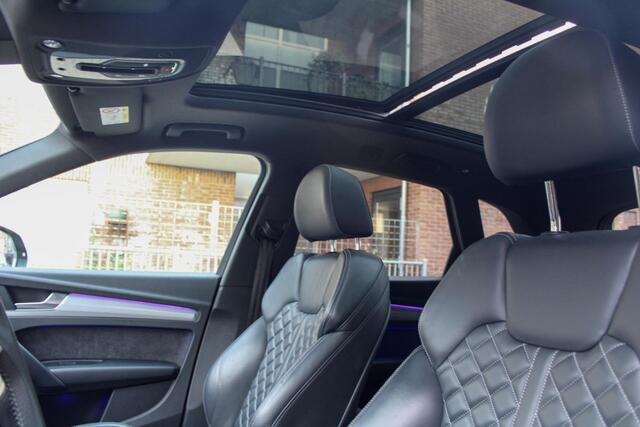 Audi Q5 55 TFSI e quattro Competition | BTW | Pano | RS-zetels | Dodehoek detectie | Stoelverwarming onder andere voorzien van Panorama dak, RS stoelen, Dodehoek detectie, Sfeerverlichting, Elektrische stoelen, Afgevlakt S-line stuur, Achteruitrijcamera, Parkeerh