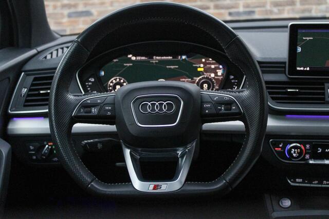 Audi Q5 55 TFSI e quattro Competition | BTW | Pano | RS-zetels | Dodehoek detectie | Stoelverwarming onder andere voorzien van Panorama dak, RS stoelen, Dodehoek detectie, Sfeerverlichting, Elektrische stoelen, Afgevlakt S-line stuur, Achteruitrijcamera, Parkeerh