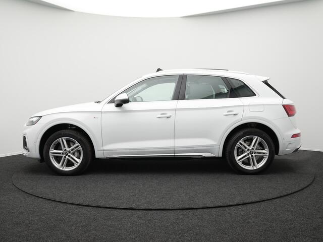 Audi Q5 55 TFSI e Quattro S-Line Plug in Hybrid PHEV | Panodak | Sportstoelen Memory | Adaptive Cruise | Trekhaak af Fabriek | Bang & Olufsen | Sound | Head Up | Apple Carplay | 360 Camera | Navigatie | Virtual | L.M. 19" |
