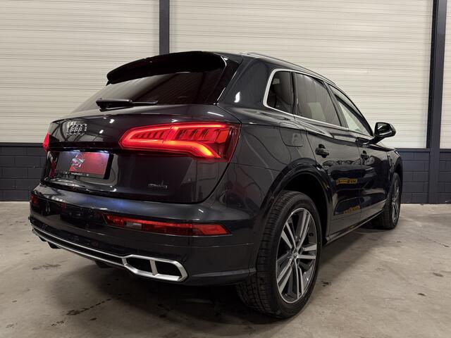 Audi Q5 55 TFSI e quattro 367PK S-Line PANO/LUCHTVERING/HEAD-UP/20"/MASSAGE+MEMORY/ACC/SFEER/CARPLAY/STANDKACHEL/DAB/PRIVACY/ELECTR.TREKHAAK/MANHATTAN-GRAU