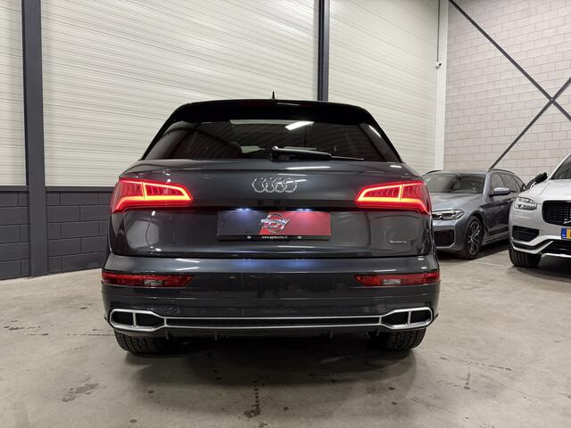 Audi Q5 55 TFSI e quattro 367PK S-Line PANO/LUCHTVERING/HEAD-UP/20"/MASSAGE+MEMORY/ACC/SFEER/CARPLAY/STANDKACHEL/DAB/PRIVACY/ELECTR.TREKHAAK/MANHATTAN-GRAU