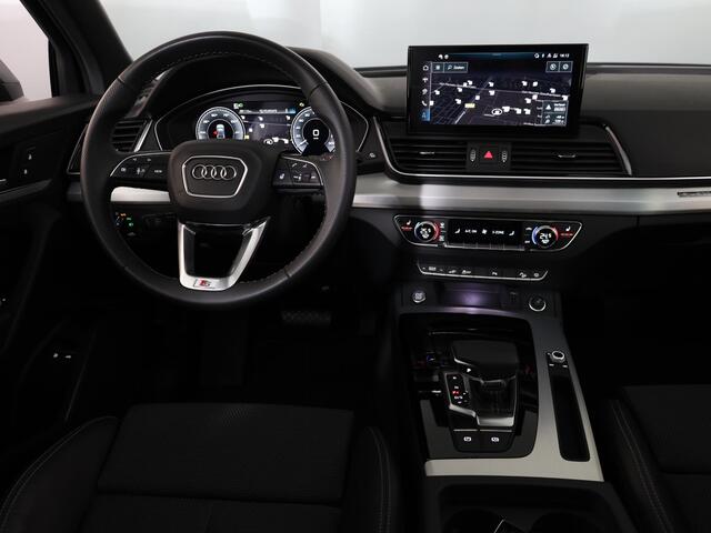 Audi Q5 55 TFSI e S edition 367 pk S-tronic | Navigatie | Panoramadak | Elektr. trekhaak | Parkeersensoren | Achteruitrijcamera | Stoelverwarming | S-Line |