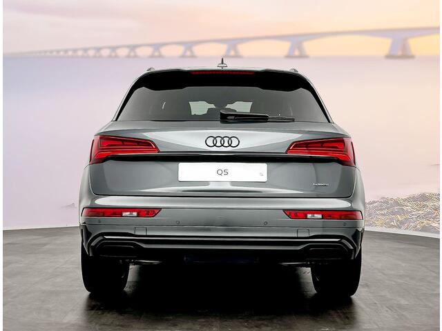 Audi Q5 S edition Competition 50 TFSI e 220 kW / 299 pk SU