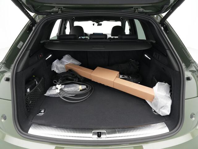 Audi Q5 50 TFSI e 299 pk S-Tronic S line edition Competition Luchtvering, 20 inch, Matrix led, Camera