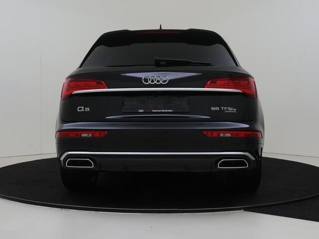 Audi Q5 55 TFSI e S edition | Panoramadak | Luchtvering | Luxe lederen bekleding | 360 camera | Stoel- en stuurverwarming | Dodehoek detectie | Parkeerassistent |