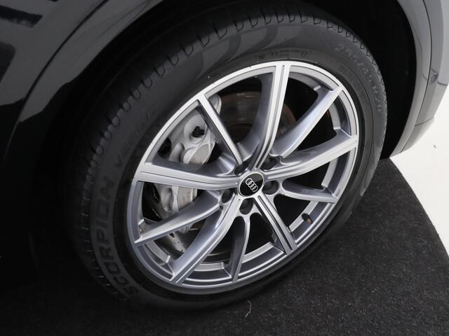 Audi Q5 55 TFSI e S edition | Panoramadak | Luchtvering | Luxe lederen bekleding | 360 camera | Stoel- en stuurverwarming | Dodehoek detectie | Parkeerassistent |