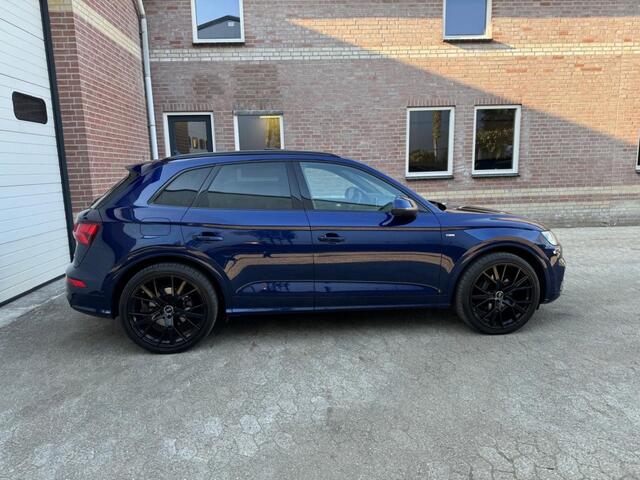 Audi Q5 55 TFSI e S-line Pano 22'' BenO Leder Massage