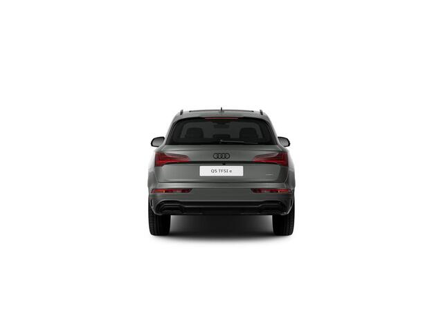 Audi Q5 50 TFSI e S edition Competition 299 PK · Lederen/Alcantara bedkleding · Audi Sport rode stiksels · Luchtvering · Assistentiepakket Tour