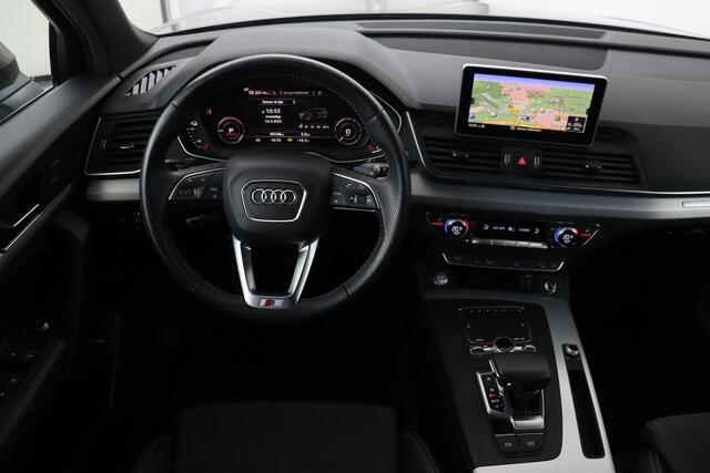Audi Q5 50 TFSIe quattro S edition | Panoramadak | Trekhaak | Adaptive cruise | Massage | Luchtvering | Camera | Stoelverwarming | Carplay | Half leder | Virtual Cockpit | Audi Exclusive Lak