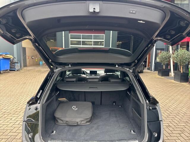 Audi Q5 50 TFSIe QUATTRO S-Edition TREKHAAK/LUCHT-VERING/PANO-DAK/ACC/