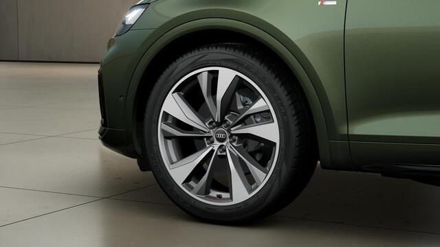 Audi Q5 S edition Competition 50 TFSI e 220 kW / 299 PK SU panoramadak, adaptive airsuspension, comfortsleutel, optiekpakket zwart plus, assistentiepakket parking
